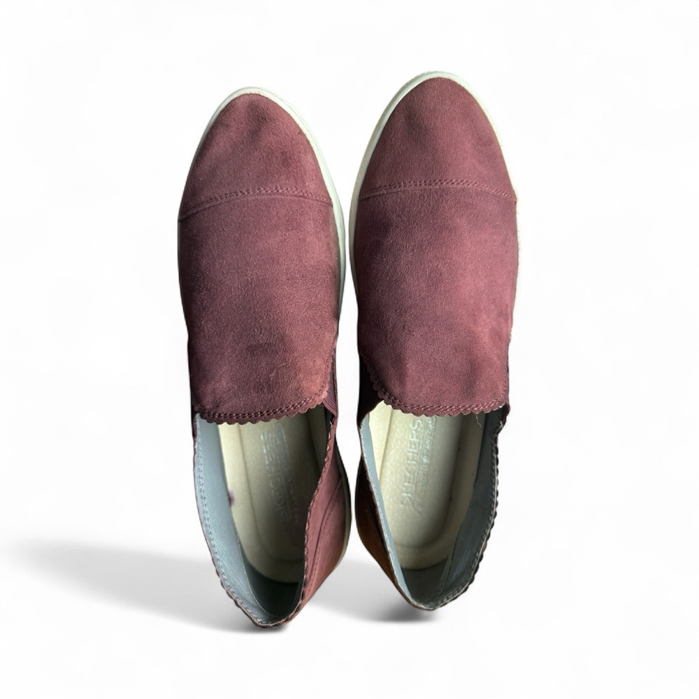 Skechers Women’s Lace less Burgundy Slip-On Sneakers Suede leather Sz 10 Pre-Lv